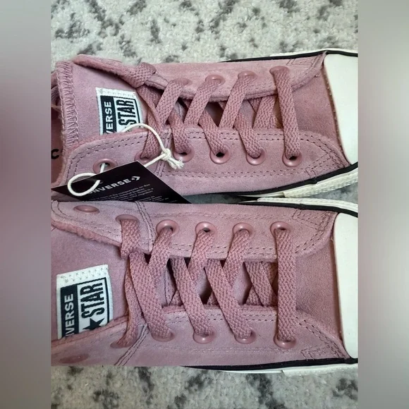 NEW IN BOX Converse Size 9 🖤 - Picture 13 of 14